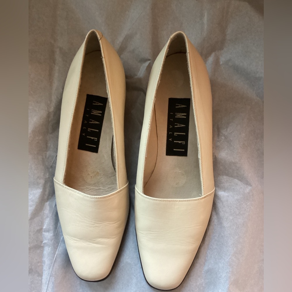Women’s Cream Loafer - Size 6B